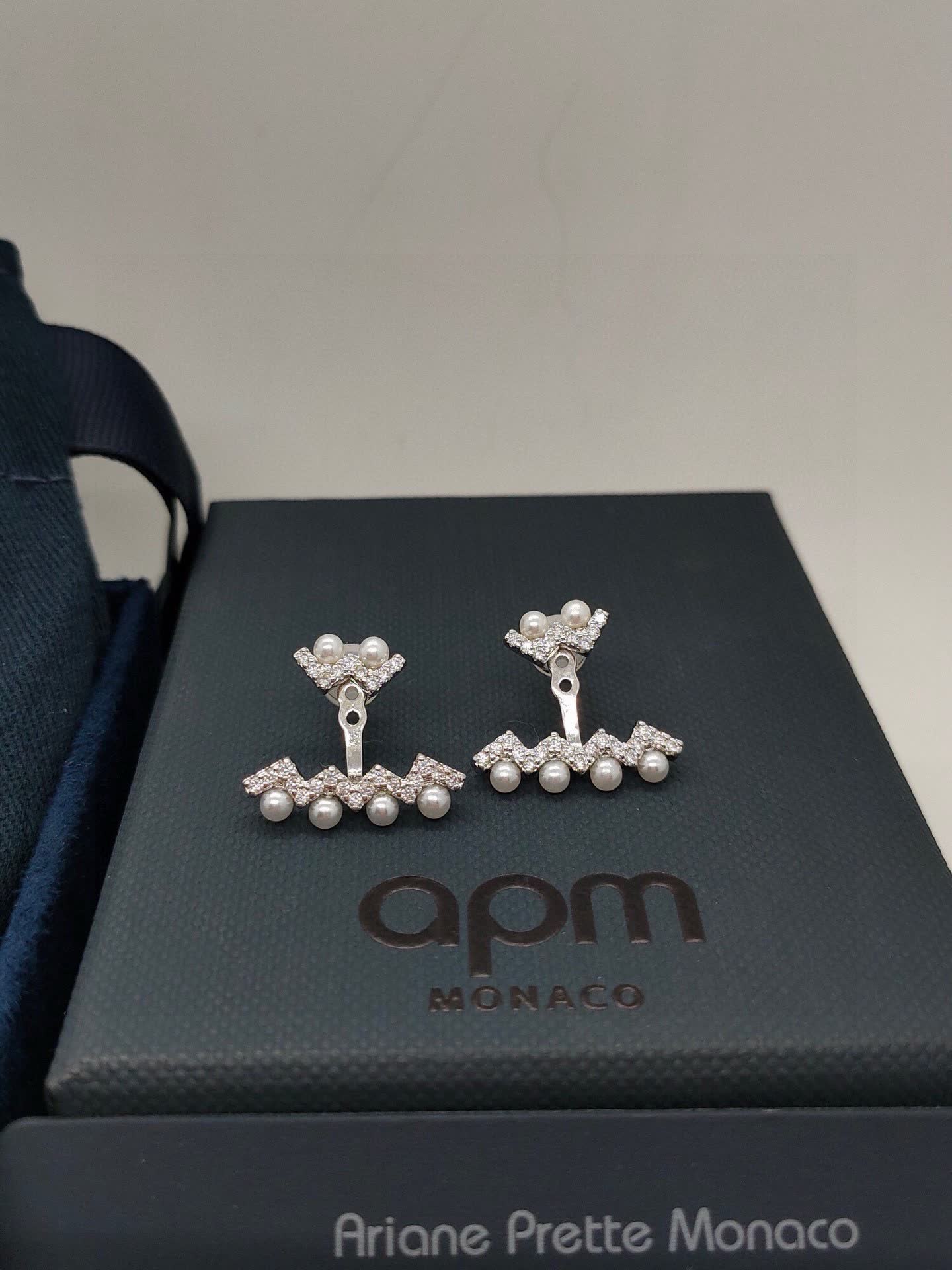 APM Monaco Elegant Silver and Pearl Stud Earrings